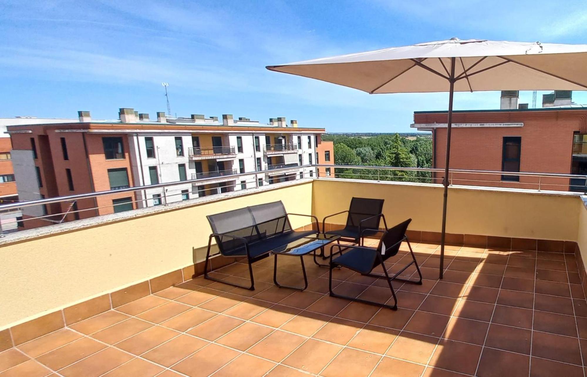 Apartamento Con 2 Dormitorios, Garaje Y Terraza Junto A Valladolid Exterior foto